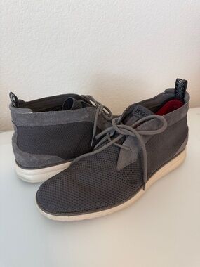 UGG Men's Gray Union Chukka HyperWeave Mesh Boots with White Sole Size 10.5